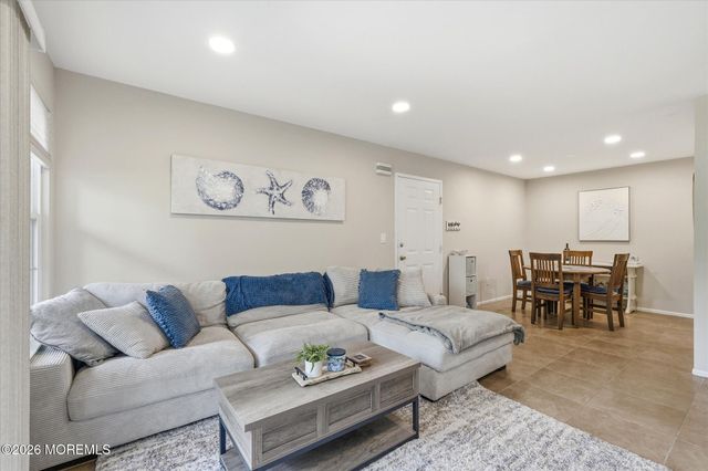17 Hackamore Court, Tinton Falls, NJ 07753