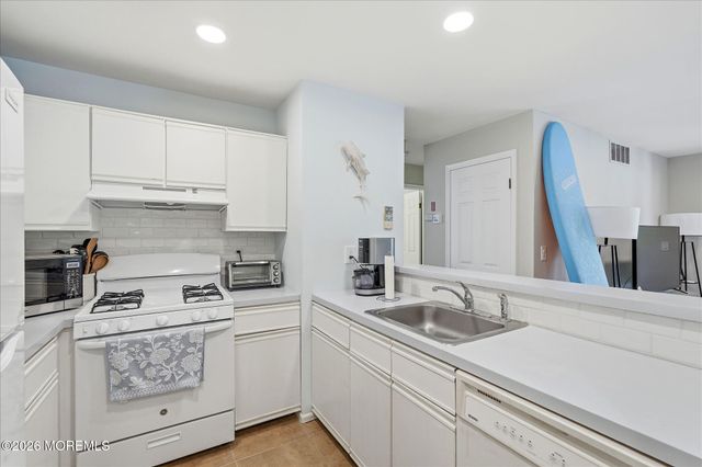 17 Hackamore Court, Tinton Falls, NJ 07753