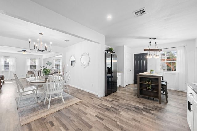 729 Kyle Street, Angleton, TX 77515