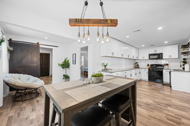 729 Kyle Street, Angleton, TX 77515