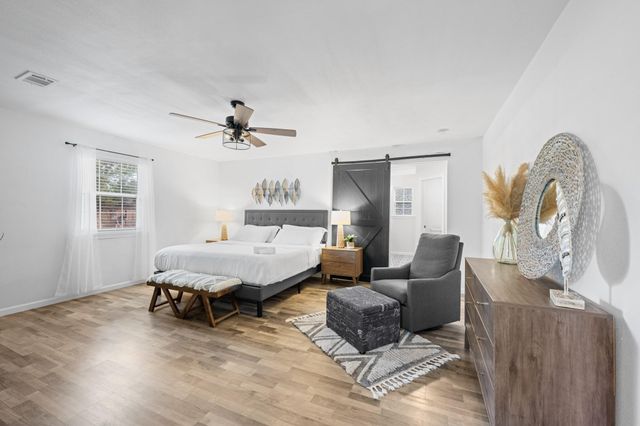 729 Kyle Street, Angleton, TX 77515