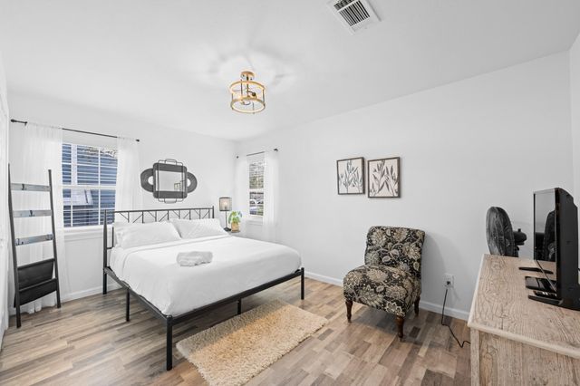 729 Kyle Street, Angleton, TX 77515