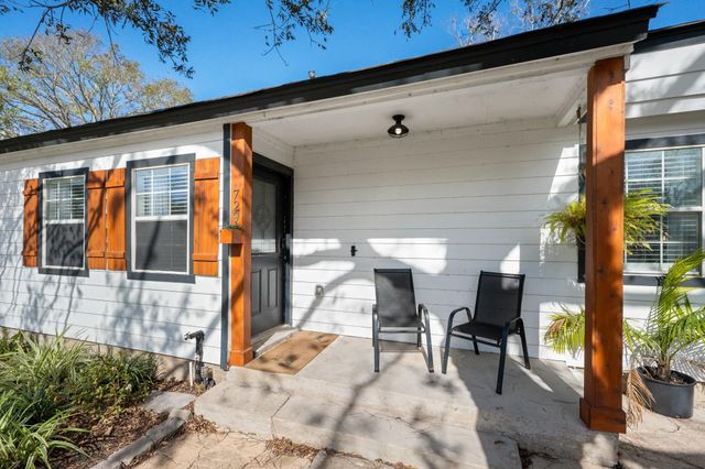 729 Kyle Street, Angleton, TX 77515