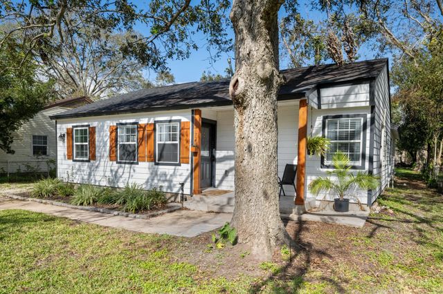 729 Kyle Street, Angleton, TX 77515