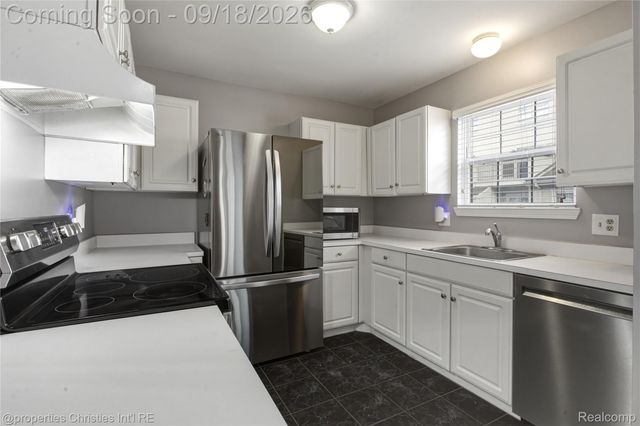 127 N Georgetown Square, Royal Oak, MI 48067