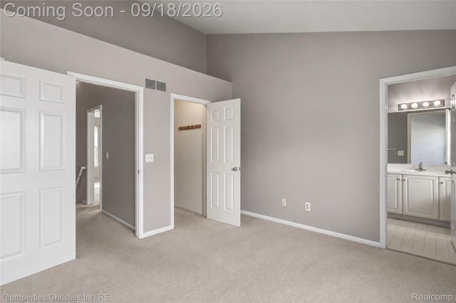 127 N Georgetown Square, Royal Oak, MI 48067