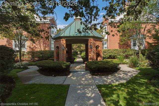 127 N Georgetown Square, Royal Oak, MI 48067