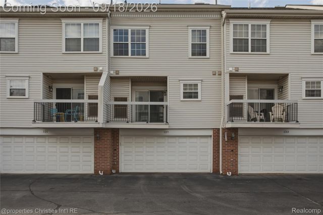 127 N Georgetown Square, Royal Oak, MI 48067