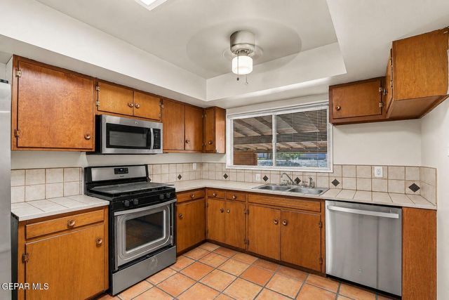 4233 HAMPSHIRE Lane, El Paso, TX 79902