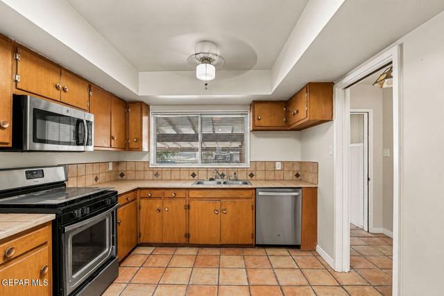 4233 HAMPSHIRE Lane, El Paso, TX 79902