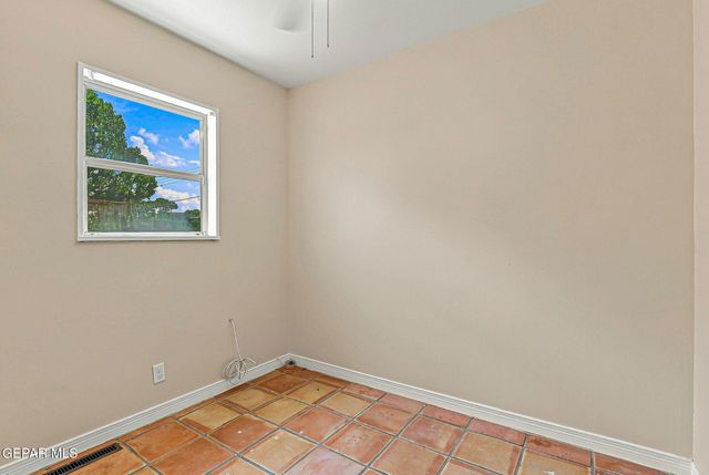 4233 HAMPSHIRE Lane, El Paso, TX 79902