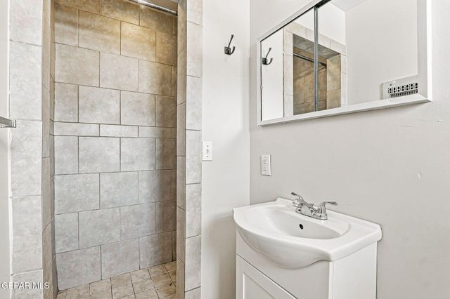 4233 HAMPSHIRE Lane, El Paso, TX 79902