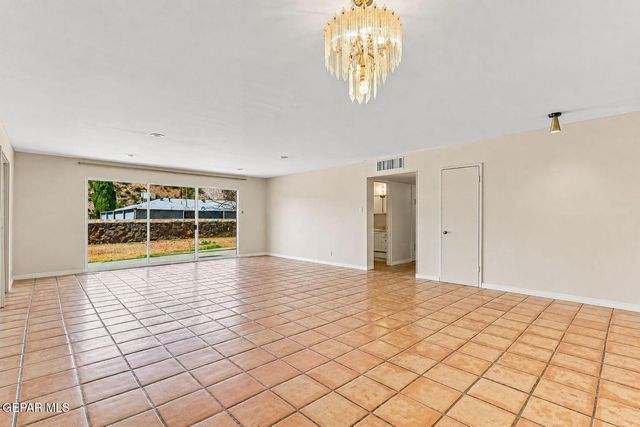 4233 HAMPSHIRE Lane, El Paso, TX 79902