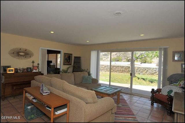 4233 HAMPSHIRE Lane, El Paso, TX 79902
