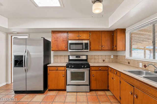 4233 HAMPSHIRE Lane, El Paso, TX 79902