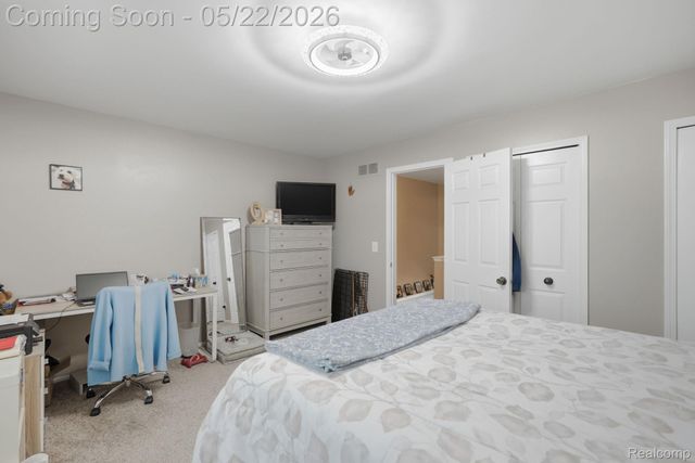 28091 Maple Forest Boulevard W, Harrison Charter Township, MI 48045