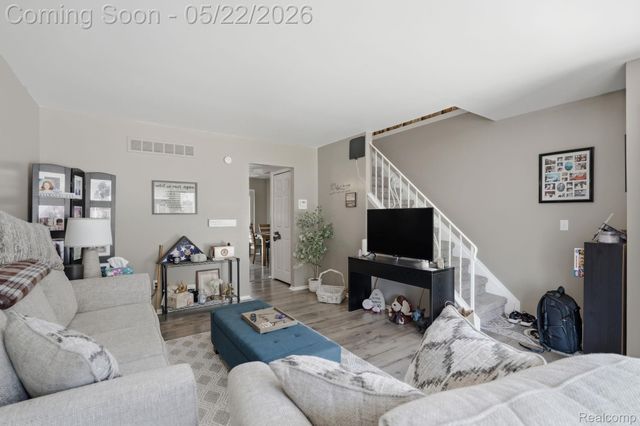 28091 Maple Forest Boulevard W, Harrison Charter Township, MI 48045
