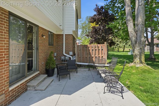28091 Maple Forest Boulevard W, Harrison Charter Township, MI 48045