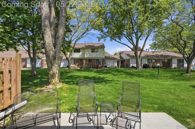 28091 Maple Forest Boulevard W, Harrison Charter Township, MI 48045