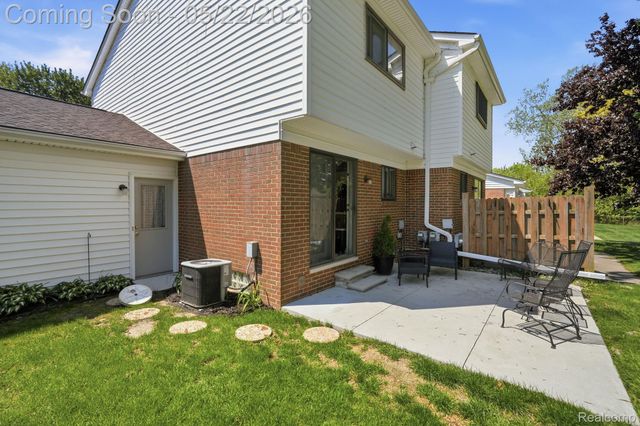 28091 Maple Forest Boulevard W, Harrison Charter Township, MI 48045