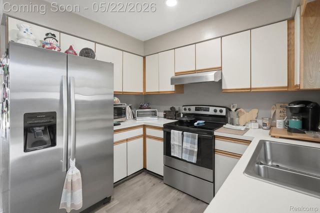 28091 Maple Forest Boulevard W, Harrison Charter Township, MI 48045