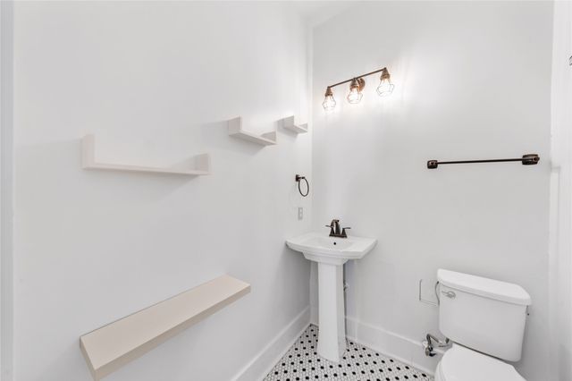 1014 W Arlington Avenue, Fort Worth, TX 76110