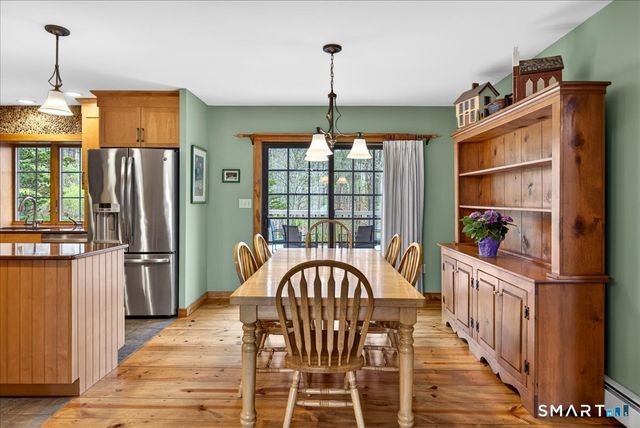 24 Country Way, Wallingford, CT 06492