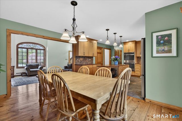 24 Country Way, Wallingford, CT 06492