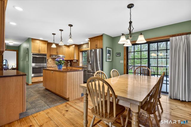 24 Country Way, Wallingford, CT 06492