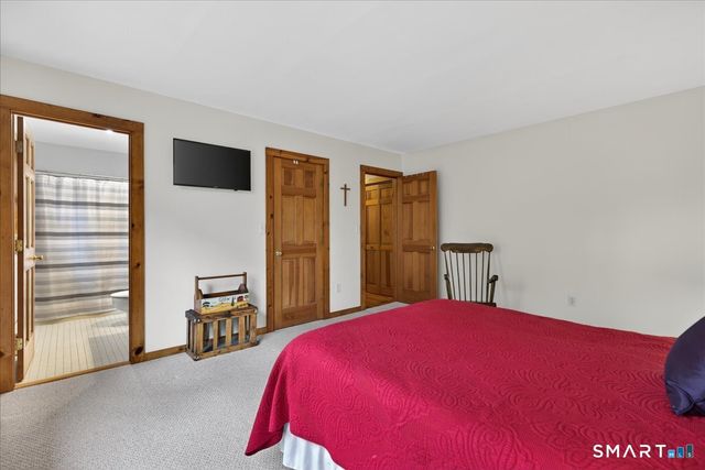 24 Country Way, Wallingford, CT 06492