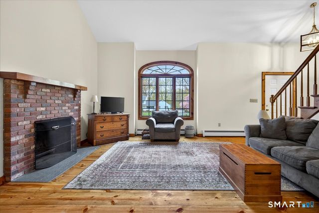 24 Country Way, Wallingford, CT 06492