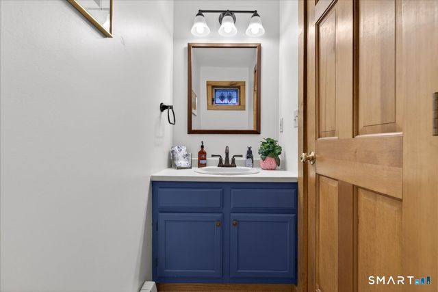 24 Country Way, Wallingford, CT 06492