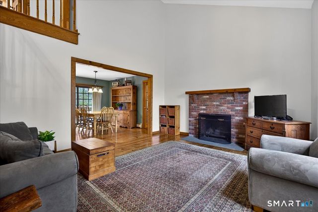 24 Country Way, Wallingford, CT 06492