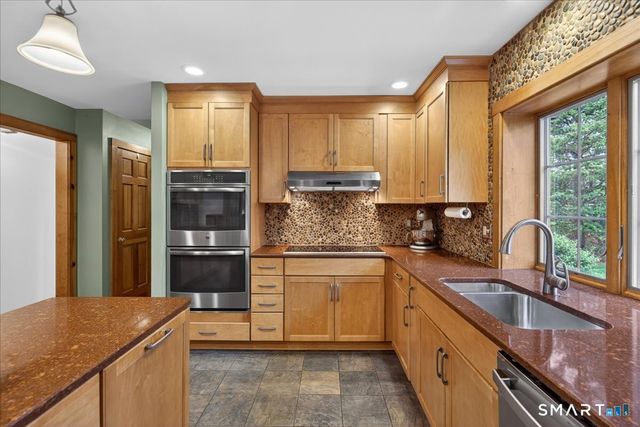 24 Country Way, Wallingford, CT 06492