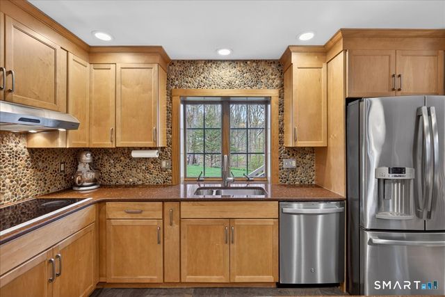 24 Country Way, Wallingford, CT 06492