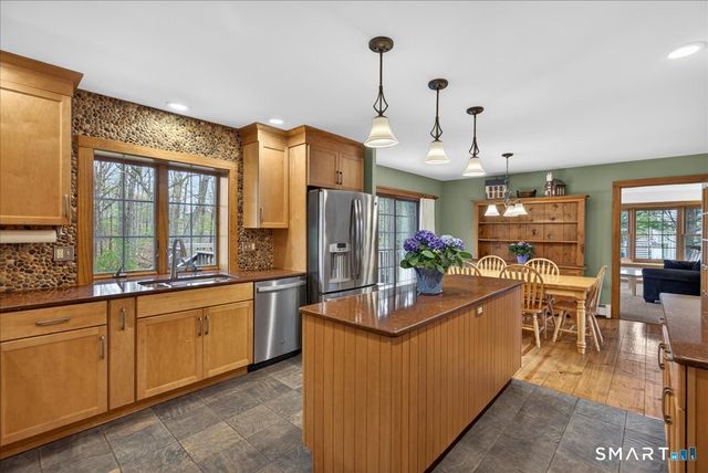 24 Country Way, Wallingford, CT 06492