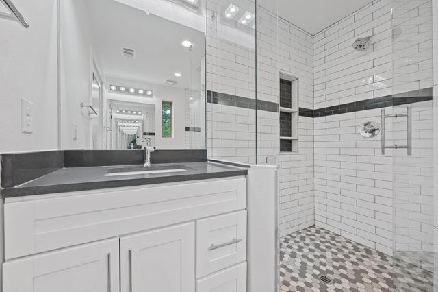 4705 Louis Ave B, Austin, TX 78721