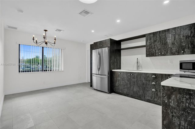 5980 SW 40th Ave C, Dania Beach, FL 33312