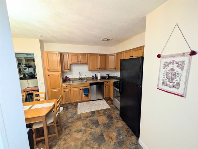 80 Walnut St 412, Canton, MA 02021