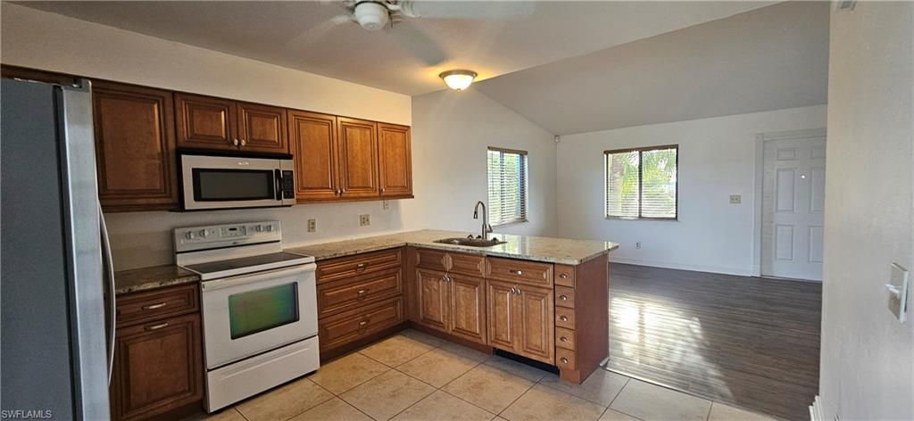 Image 5 of property listing at 4904 Vincennes CT 209, Cape Coral, FL 33904