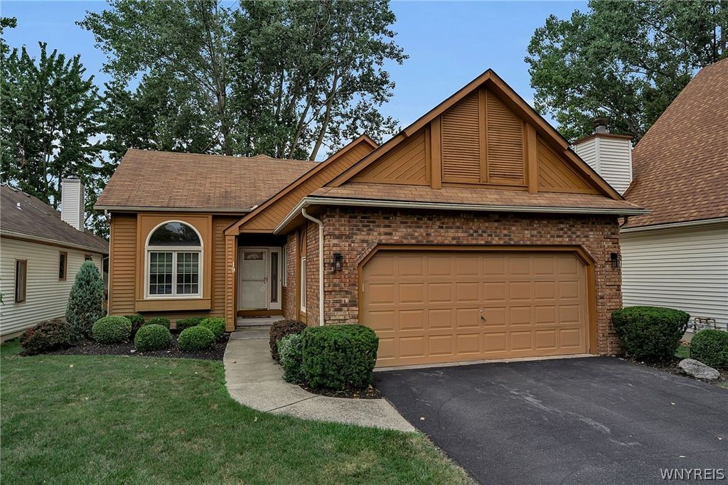 19 Eagles Trace, Amherst, NY 14221
