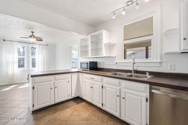 5143 PALMER Avenue, Jacksonville, FL 32210