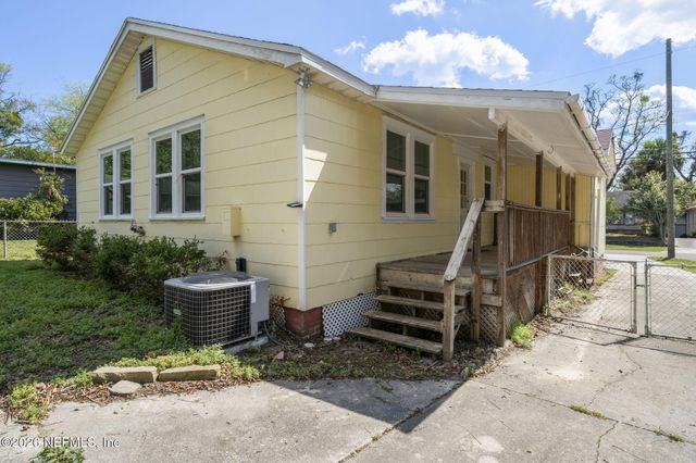 5143 PALMER Avenue, Jacksonville, FL 32210