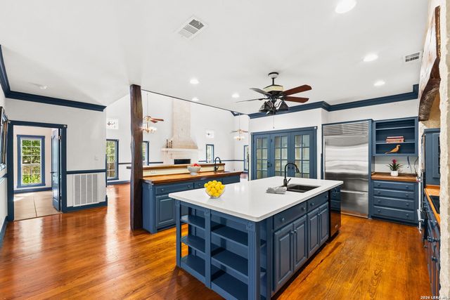 8520 ALYDAR CIR, Fair Oaks Ranch, TX 78015