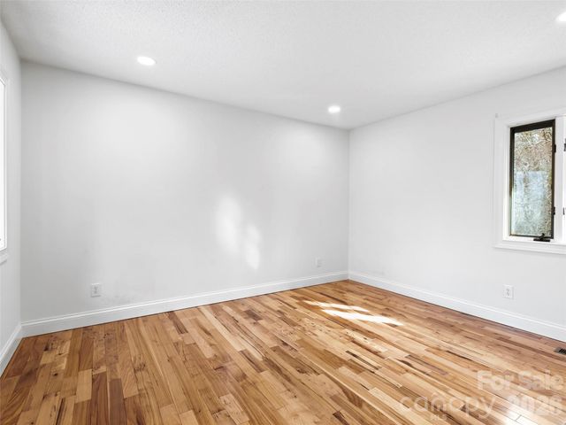 2731 Miller Lane, Hendersonville, NC 28791