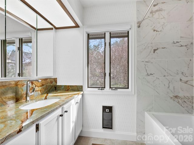 2731 Miller Lane, Hendersonville, NC 28791