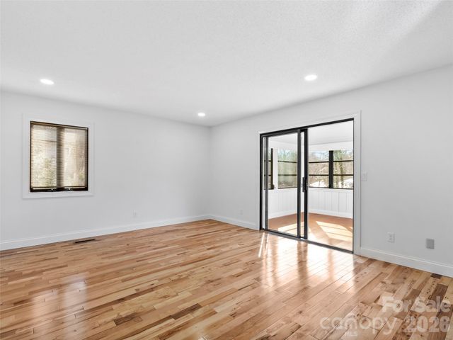 2731 Miller Lane, Hendersonville, NC 28791