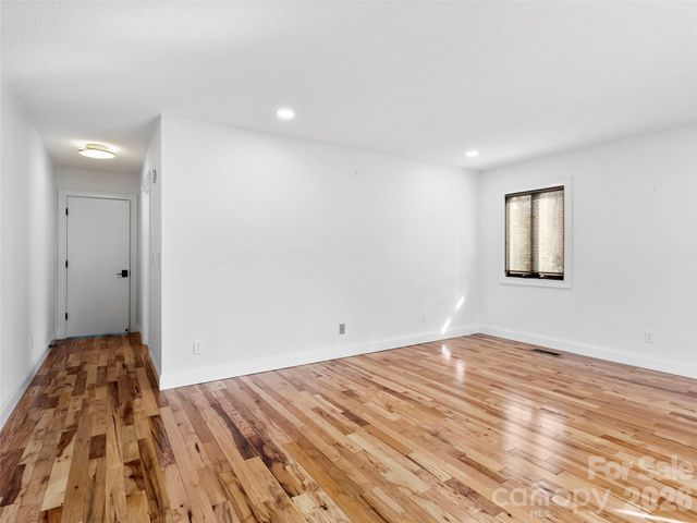 2731 Miller Lane, Hendersonville, NC 28791