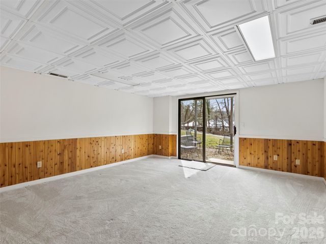 2731 Miller Lane, Hendersonville, NC 28791