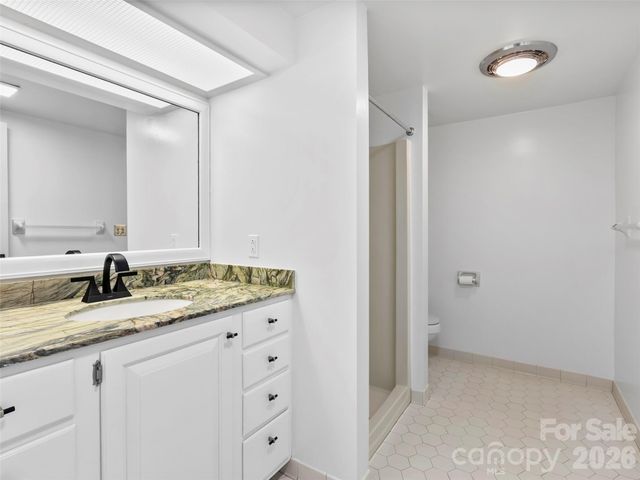 2731 Miller Lane, Hendersonville, NC 28791